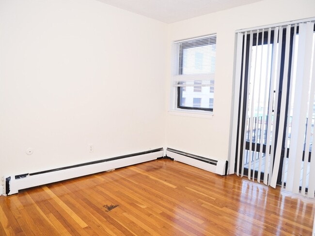Photo - 1033 Commonwealth Ave Apartments