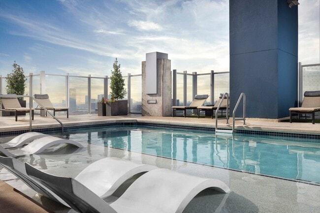 Sunshelf seating with rooftop city views - SkyHouse River Oaks Apartments