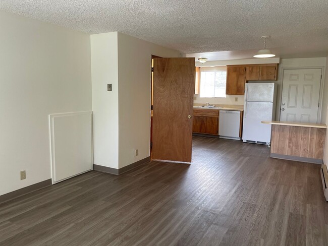 Photo - Very Nice 2 Bed / 2 Bath Townhome - Brand New Flooring and Fresh Paint