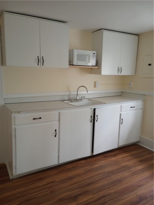 Photo - 120 W 6th St
