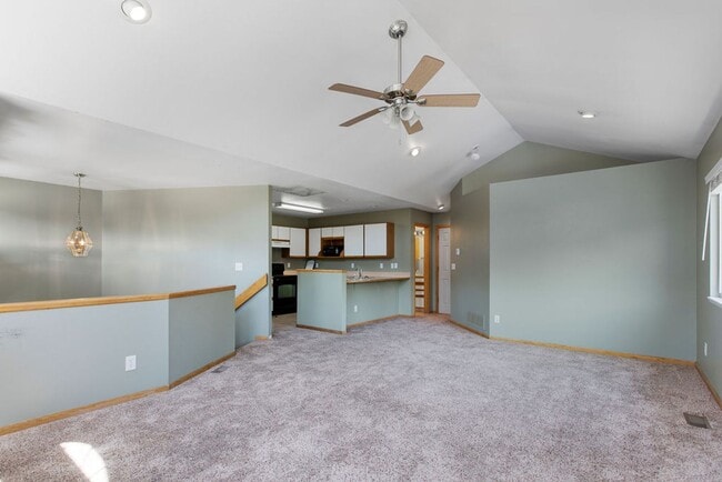 Photo - 4 Bedroom Townhome near campus