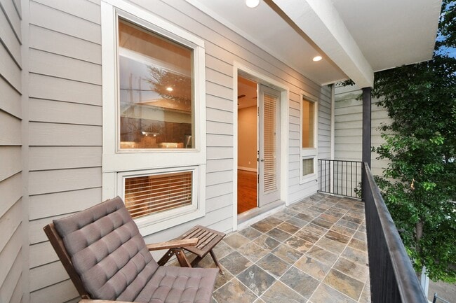 Building Photo - 4116 Dickson St