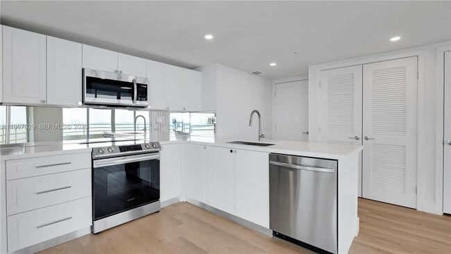 Photo - 555 NE 34th St Unit 301