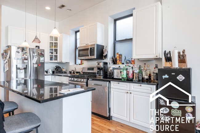 Building Photo - 1753 W Chicago Ave Unit 2 Rental