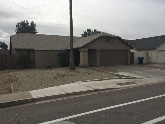 3 bed 2 bath POOL Home! - 3 bed 2 bath POOL Home!