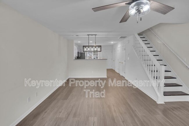 Photo - 16 Raelans Cir