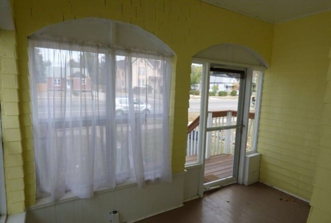Photo - Charming 2 Bedroom Home with Bonus Room, Fenced Yard & Washer/Dryer