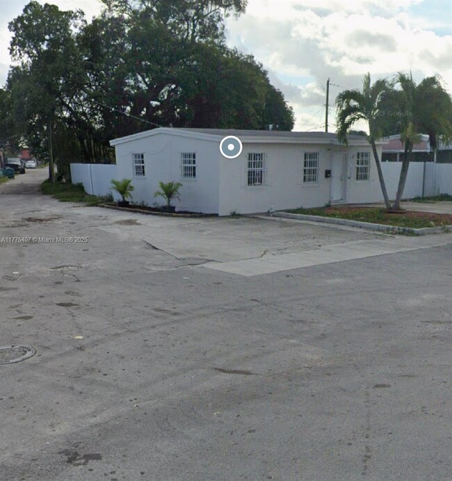 Building Photo - 1280 Burlington St Rental