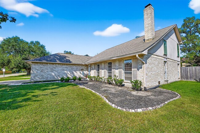 Photo - 813 Lakeview Dr