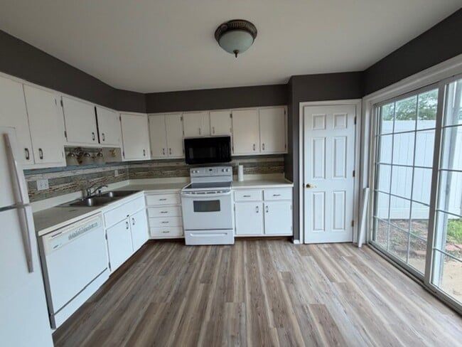 7489 Hazelcrest Dr