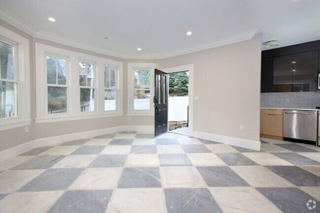 Building Photo - 15 Lanark Rd Unit 2 Rental