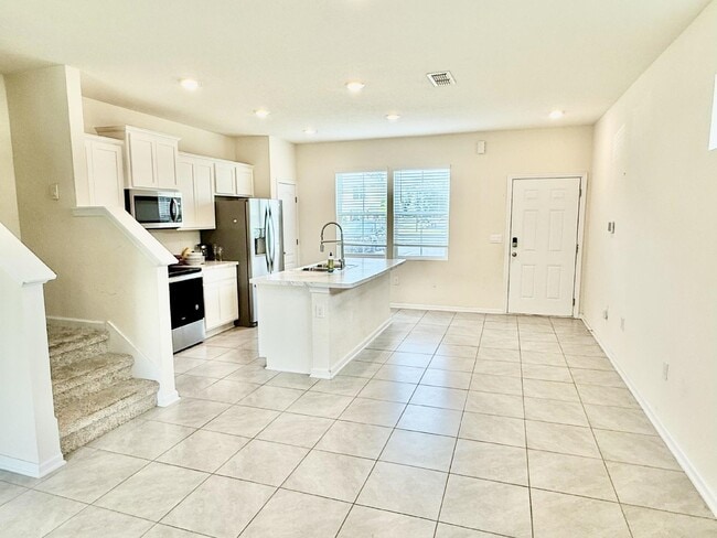 Photo - Beautiful 3/2.5 Townhome available for rent in Oakleaf