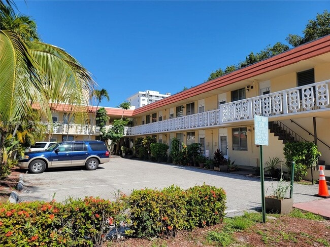 Building Photo - 441 Collins Ave Unit 10