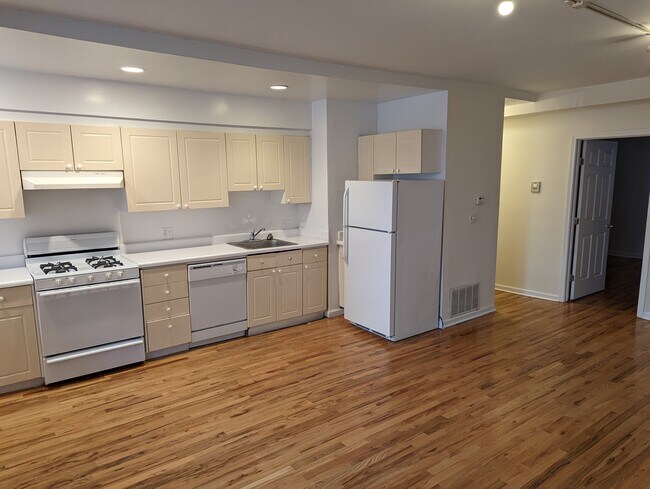 Photo - 912 W Dakin St Unit 917-102