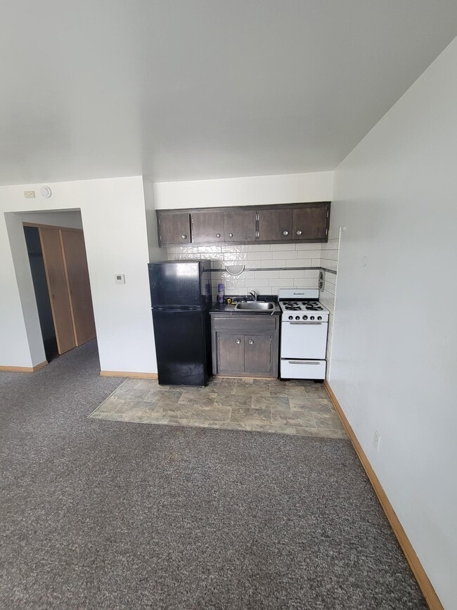 Building Photo - 6521 Unit 5