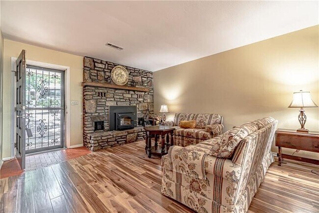 Photo - 2 Mellor Ln