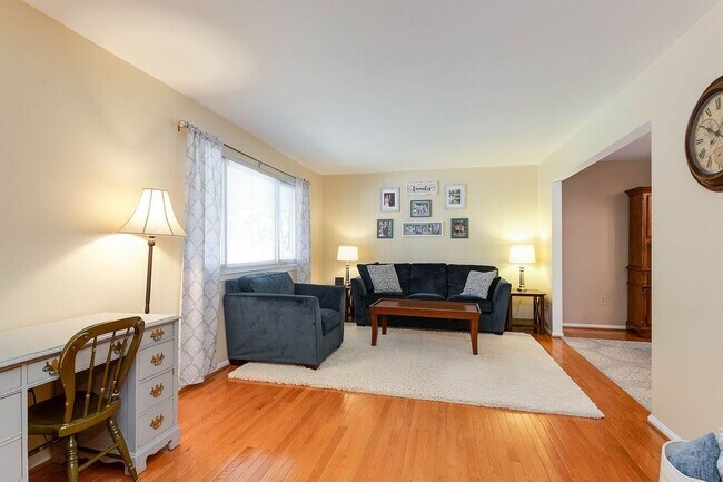 Photo - 4992 Swinton Dr