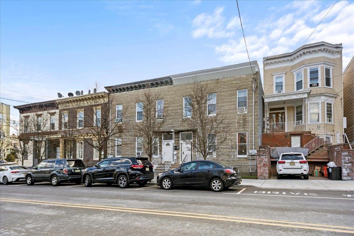 Photo - 607 18th St House