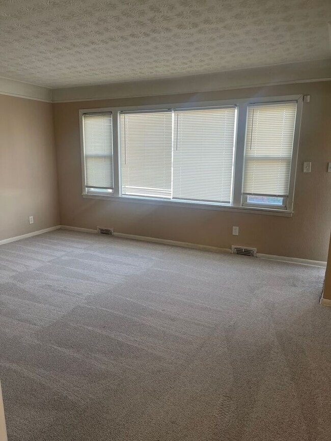 Photo - Charming ranch in wonderful neighborhood