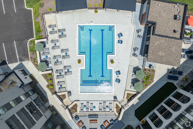Piscina - The Terra Apartment Homes