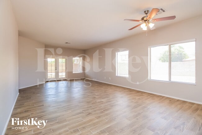 Photo - 521 E Red Rock Trail