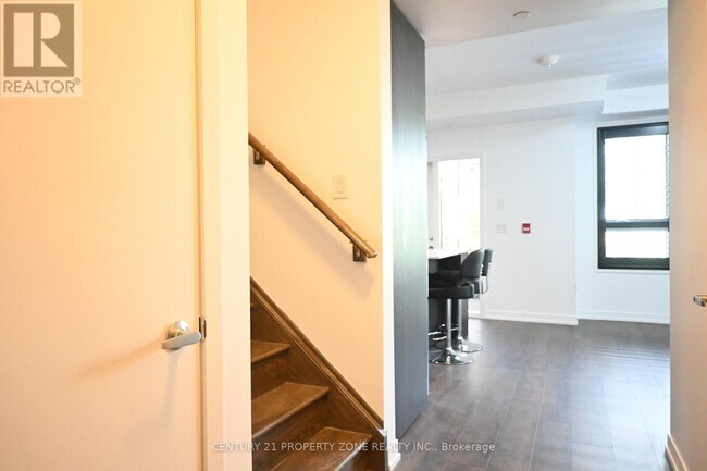 Photo - 2530 Eglinton Ave W