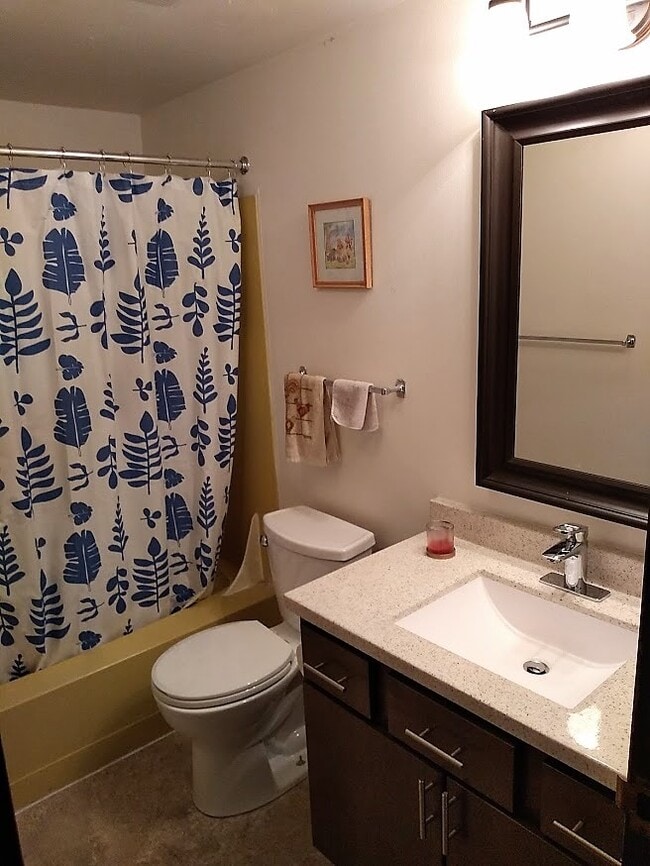 Bathroom - Diplomat Apartments