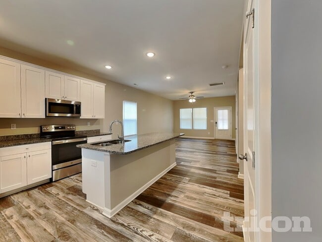 Photo - 808 Caper St