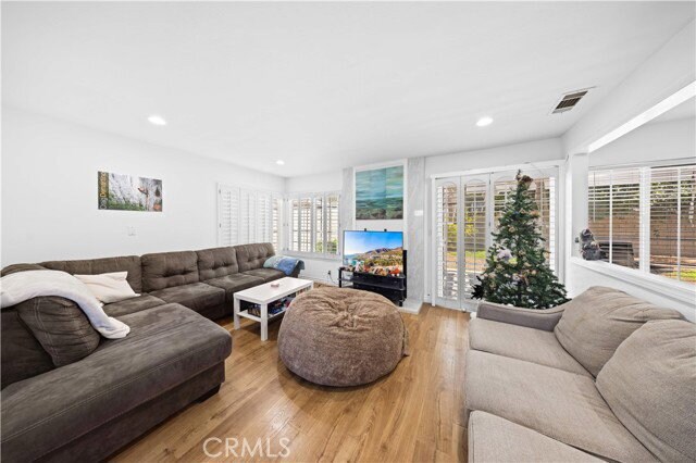 Photo - 17612 Webster Ave
