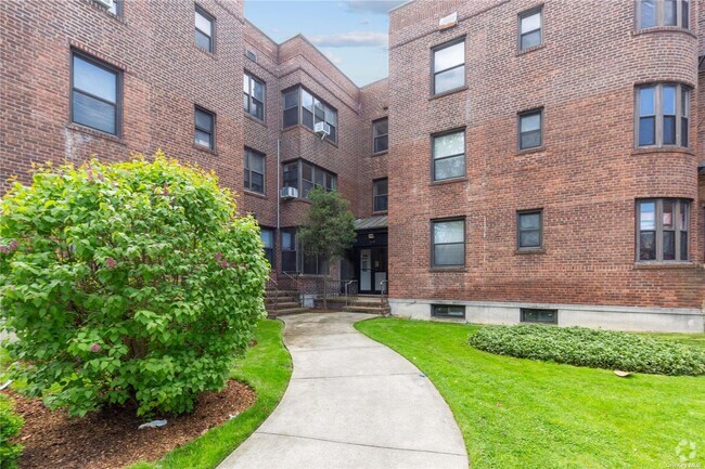 Building Photo - 150 S Middle Neck Rd Unit 2A Rental