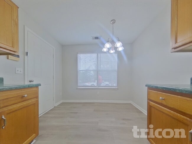 Photo - 1049 Charlbury Pl