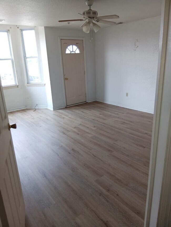 Photo - Three Bedrooms, One Bath in West Homestead Unit 4B