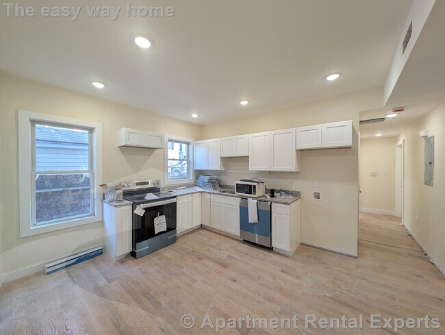 Building Photo - 5-7 Lowell Cir Unit #1