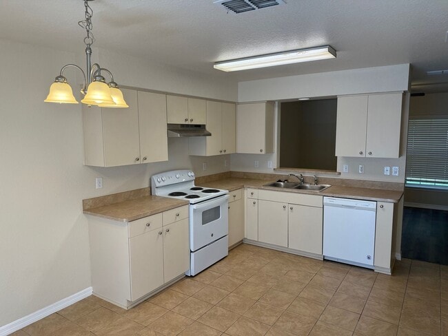Photo - 2 Bedroom, 2 1/2 Bathroom Apartment