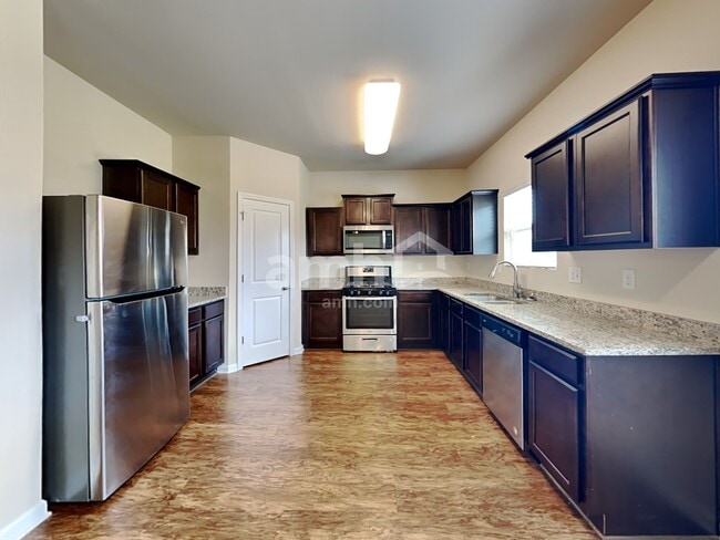 3518 Mica Cir SE
