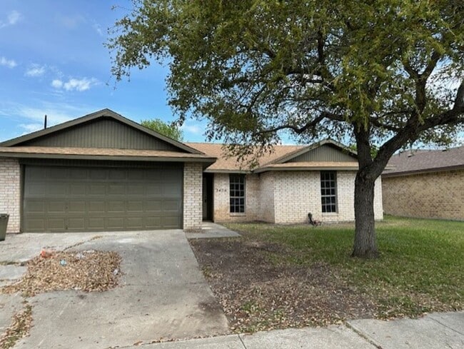 Building Photo - Recently Updated South Side Home!