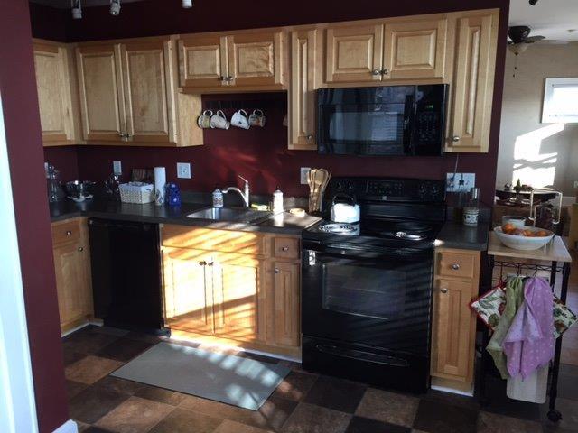 Kitchen - 220 W Maple St Apartments Unit 220
