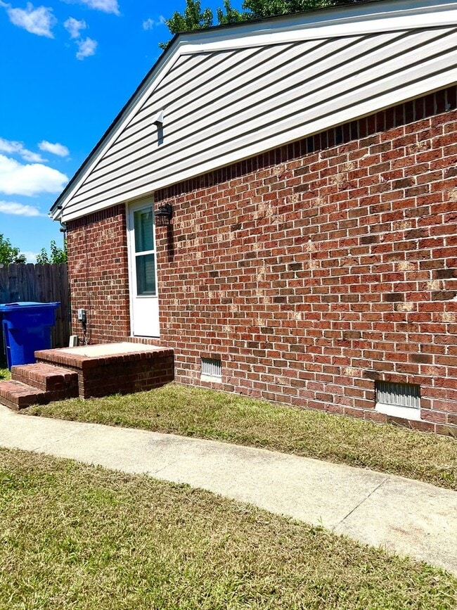Photo - 908 Serf Ct