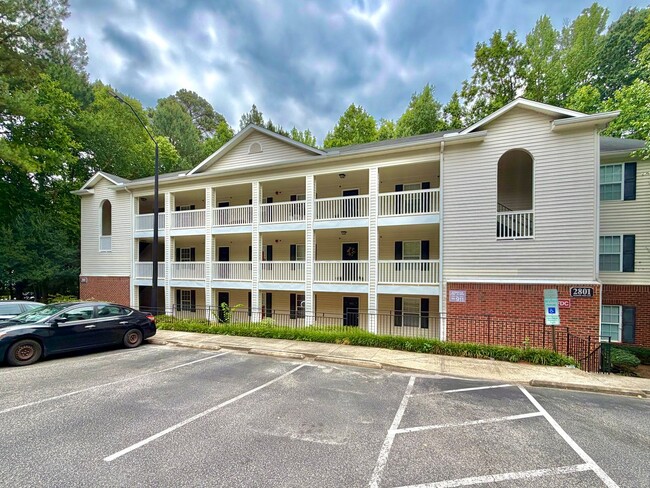 Building Photo - 3BR / 2BA Condo in Southwest Raleigh Unit 303,