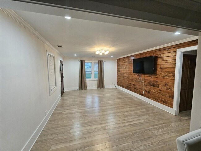 Photo - 1129 Graymont Dr SW