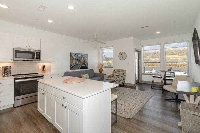 Photo - 284 Manhattan Blvd Unit 3