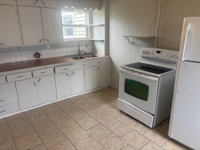 Photo - 1611 Ontario Ave