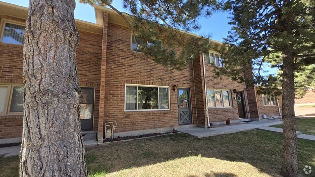 Building Photo - 2107 Chatalet Ln Unit Apt M