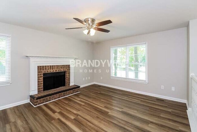 Photo - 413 Braxton Dr
