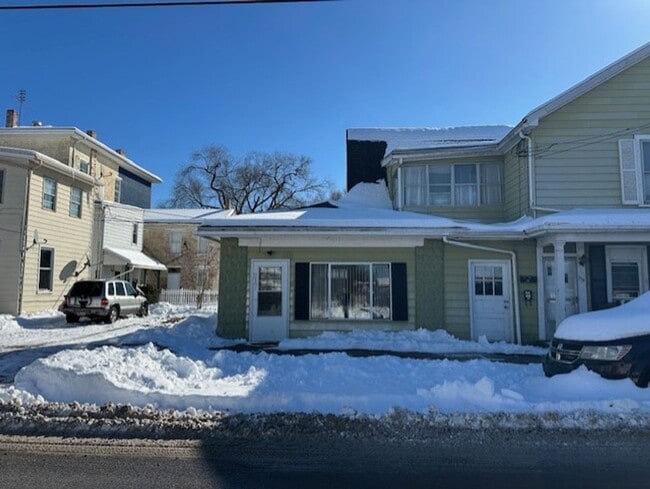 Building Photo - 217 Walnut St