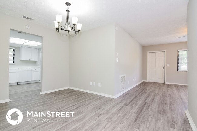 Photo - 3901 Helena St NE