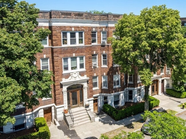 Building Photo - 1629 Commonwealth Ave Unit 20