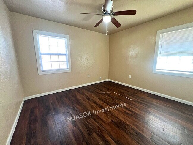Remodeled 3 Bed / 1.5 Bath with Large Fenced Yard in Lawton