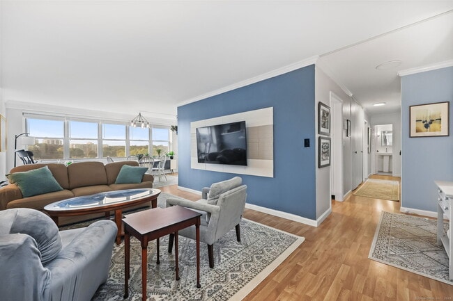 Building Photo - 2625 Park Ave Unit 12J