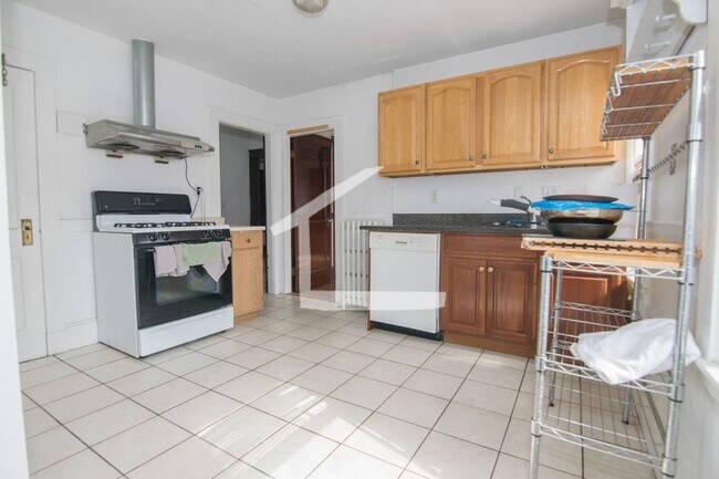 Stunning 3 Bed Right In Brighton Center! A... - Stunning 3 Bed Right In Brighton Center! A... Condo